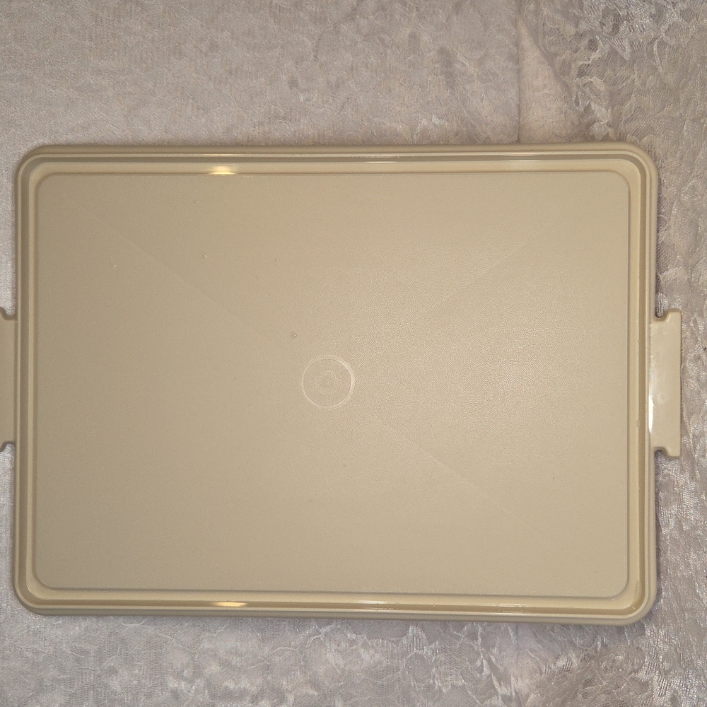 Tupperware: Cake Keeper Container - Picture 5 of 6